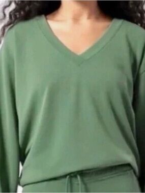 Athleta Willow Green V Neck Performance Top - 1X